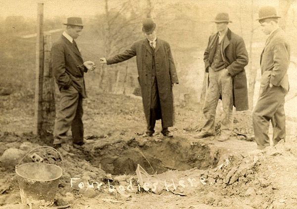 Digging on the Belle Gunness farm searching for bodies or evidence.