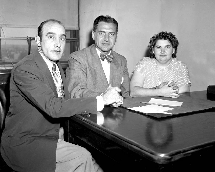 Martha Beck and Raymond Fernandez with lawyer in courtroom